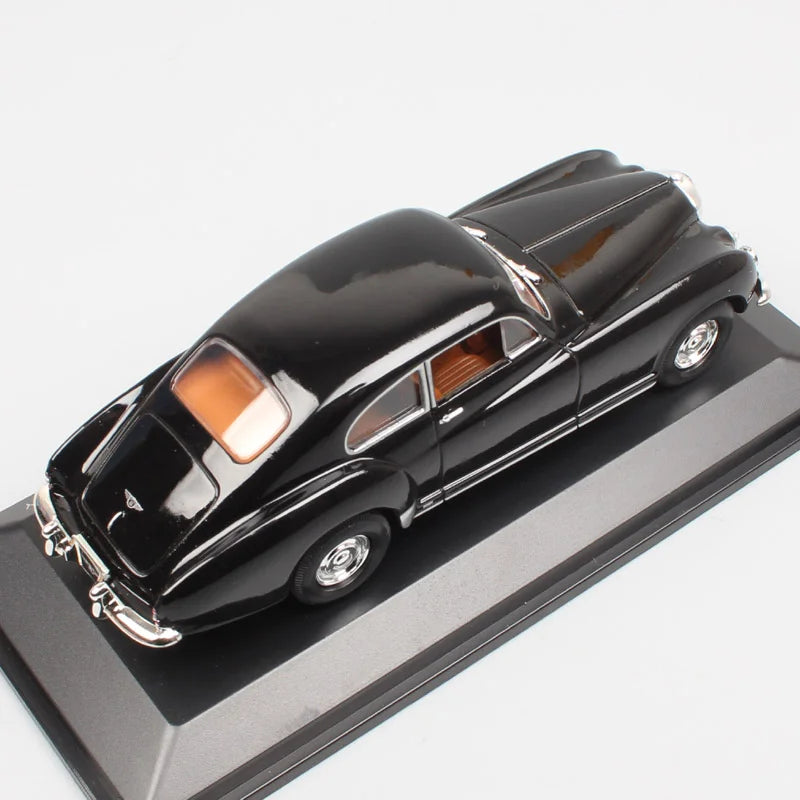 Zonan 1954 Classic Die-Cast Car (1:43)