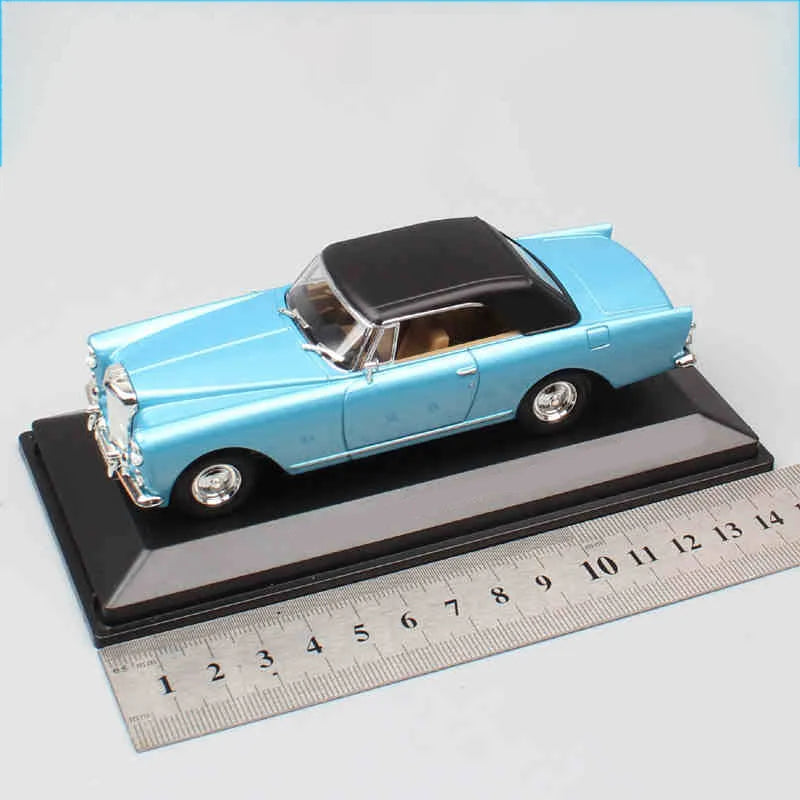 Zonan 1954 Classic Die-Cast Car (1:43)