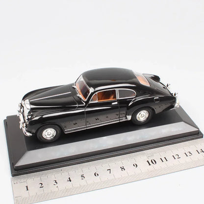 Zonan 1954 Classic Die-Cast Car (1:43)